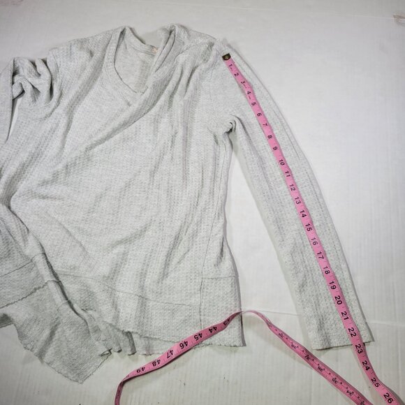 Sweet Romeo Gray Asymmetrical Hem Long Sleeve Waffle Knit Sweater Top Size M - Picture 6 of 7